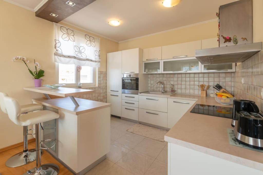 Sea View- Spacious Apartment With Shared Pool Split Luaran gambar